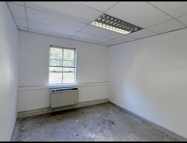 123M² OFFICE TO LET IN FOURWAYS